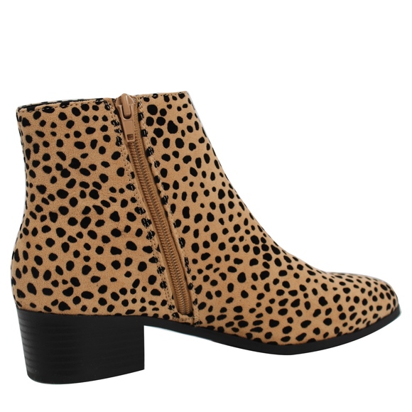 Size 5.5 Natural Cheetah Pointy Toe Stacked heel - Picture 4 of 6